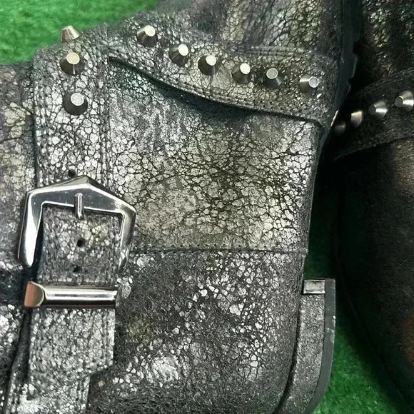 Stuart Weitzman - Picture 5 of 8